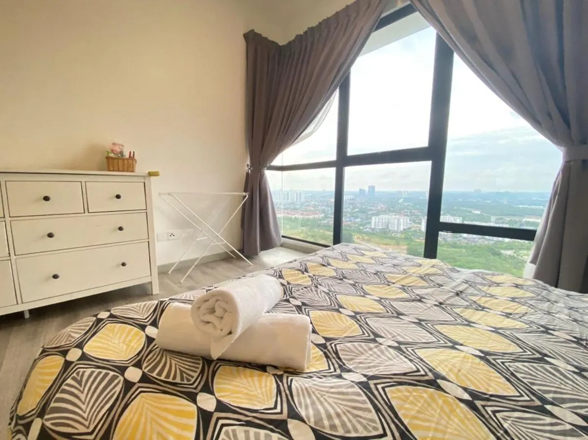 High Floor Cozy Southkey 1-4Pax Ready Netflix Apartment Johor Bahru 0*,  Malaysia